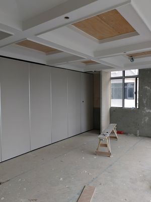 kupować Gęstość 105 cm MDF Panel operacyjny przegrody dostosowane do sali konferencyjnej online manufacture