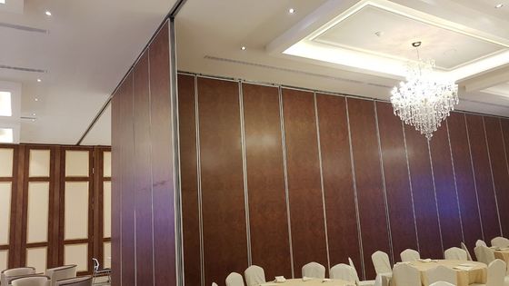 Laboratorium / Biurownictwo Akustyczna ściana rozdzielcza z wykończeniami dekoracyjnymi