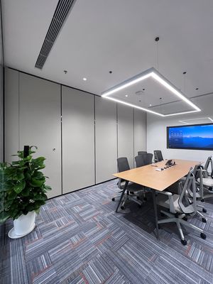 Aluminiowe, stalowe, oprawione pomieszczenia konferencyjne, przemienne przegrody z swobodnie oscylującymi panelami