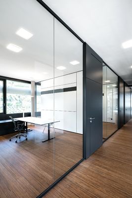 Bezramkowy system ścian ściennych ze szkła dla biura Prywatność 12mm Szkło hartowane z profilem aluminiowym Szkło panoramiczne
