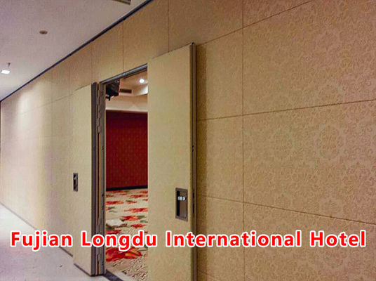Dobra cena. Fujian Longdu International Hotel - Wood Partition Wall Panel: 65mm Thickness, 800N Sealing, 40N/m Magnetic for Flexible Space w Internecie
